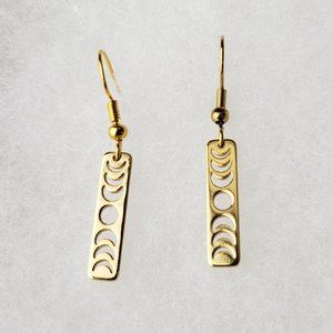 2/20$ NWOT Moon Phase Bar 18K Gold Plated earrings